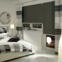 Graues Gardinia Seitenzug-Rollo zur Abdunklung im Schlafzimmer, mit Kettenzug und passender Fensterdekoration.