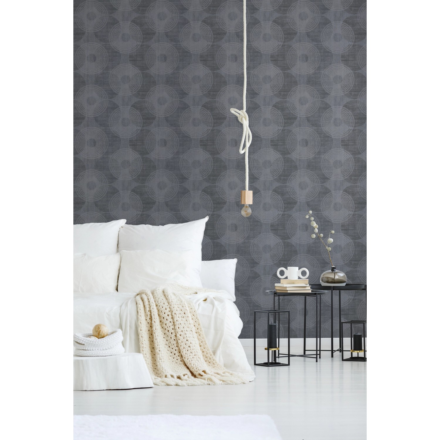 AS-Creation Vliestapete Attractive Kreise, schwarz-grau, leicht strukturiert im Schlafzimmer.