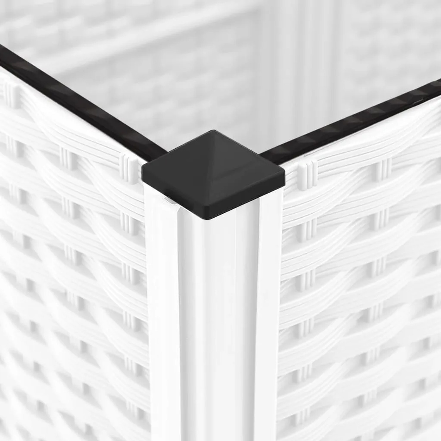 Detailansicht: Weißes vidaXL Hochbeet mit Rattan-Optik und schwarzem Eckverbinder.