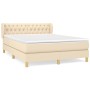 Cremefarbenes Boxspringbett 140x200 cm mit Stoffbezug, gestepptem Kopfteil und Matratze.
