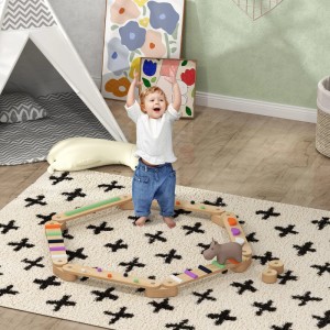 Kind auf AIYAPLAY Balancierbalken mit bunten Balanciersteinen im Kinderzimmer.