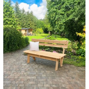 Braune Garden Pleasure Gartenbank Rangun aus FSC®-Holz mit Kissen im Garten.