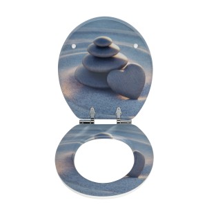 Wenko WC-Sitz Fiumara mit 3D-Motiv: MDF-Klositz mit Stein-Herz und Steinturm auf Sand.