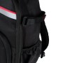 Detailaufnahme: Mephisto Werkzeugrucksack Fire, schwarzer Outdoor-Stoff mit rotem Akzent und gepolstertem Schultergurt.