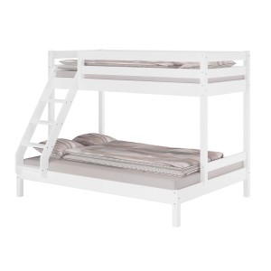 Weißes Doppel-Etagenbett aus Kiefernholz (90x200 & 140x200 cm) mit Leiter und Rollrost.