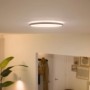 Weiße, smarte WiZ LED-Deckenleuchte SuperSlim mit tunable white Funktion im Wohnraum.