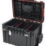 Offener, schwarzer PROREGAL QBRICK Werkzeugtrolley mit Teleskopgriff und Rädern.