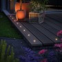 Paulmann Plug&Shine Starter-Set MicroPen II: 5 warmweiße Einbauleuchten auf einer Holzterrasse.