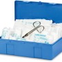 Offener, blauer Cartrend Kfz-Verbandskasten Classic DIN 13164-2022 mit Verbandsmaterial und Schere.