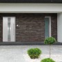 Graue Sicherheits-Haustür ThermoSpace Prime Dublin RC2 mit satiniertem Glas und Edelstahlgriff.