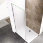 Moderne Duschparadies Walk-in Dusche 80x200cm mit Milchglas-Seitenwand, 10mm Sicherheitsglas und glänzend verchromtem Profil.