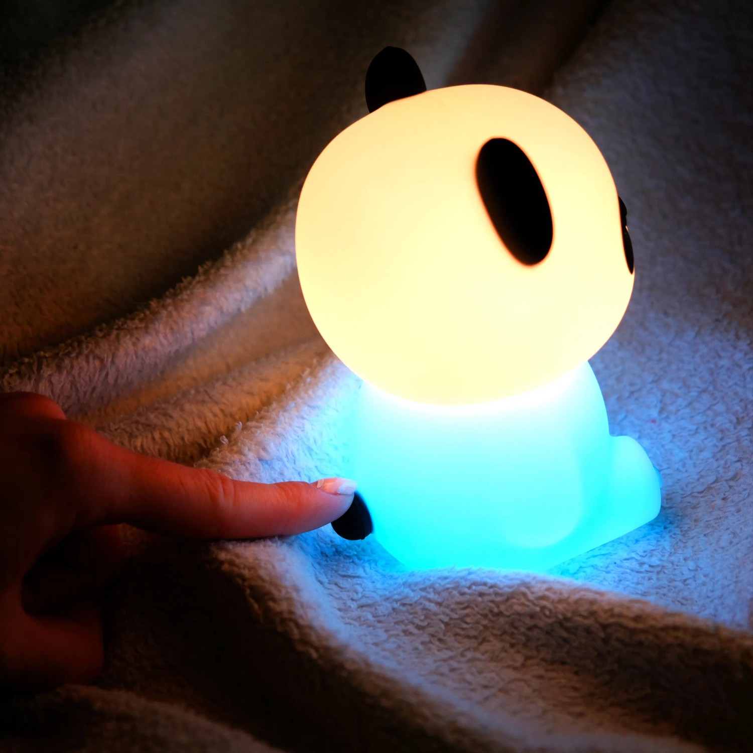 Dimmbares LED Nachtlicht Paddy Panda in Pandaform, bedienbar per Knopfdruck.