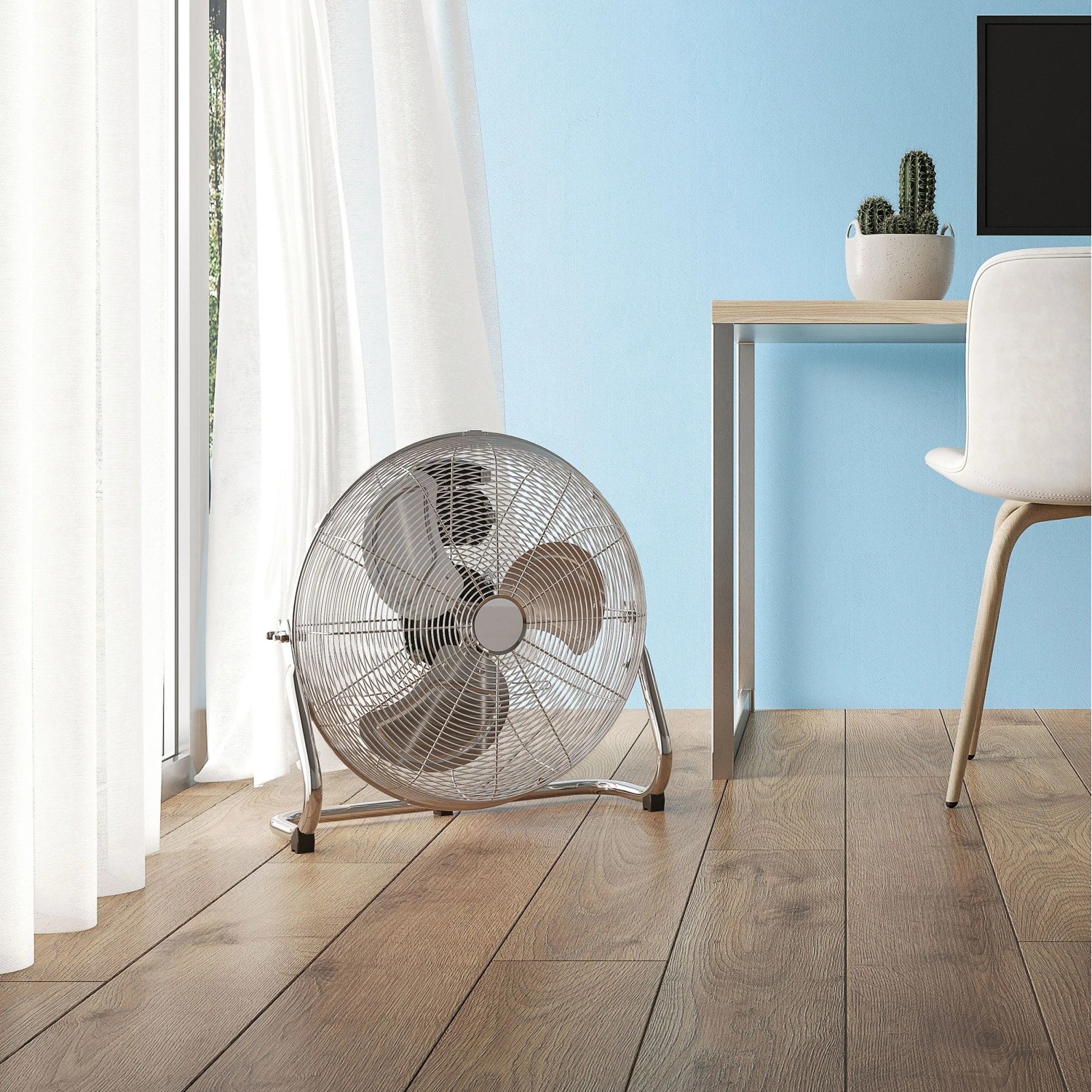 Chromfarbener OBI Bodenventilator (Ø 45 cm) im modernen Arbeitszimmer.