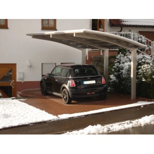 Ximax Carport Portoforte-110 im Edelstahl-Look mit Auto. Einzelcarport mit gebogenem Dach und transparenten Platten.