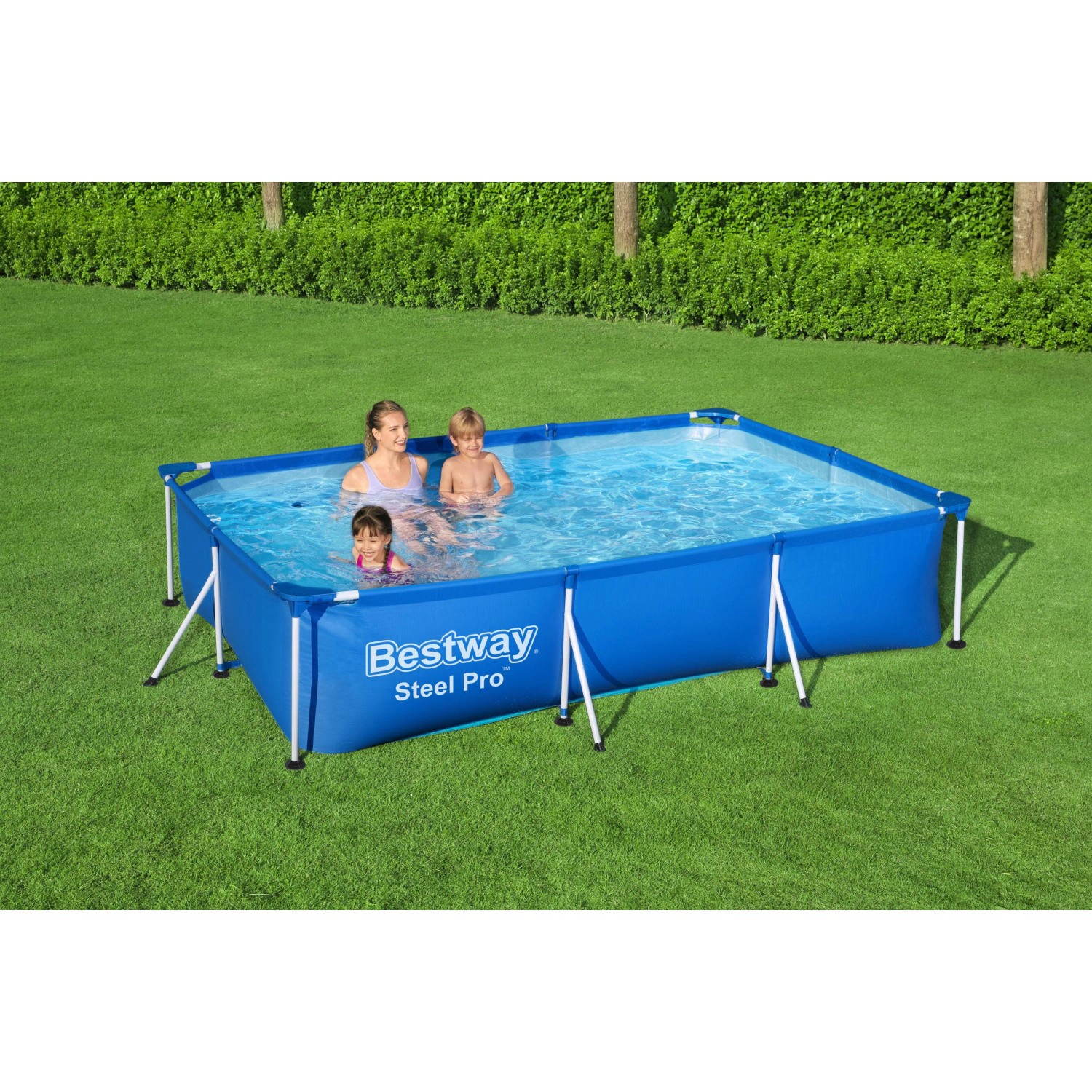 Blauer Bestway Stahlrahmenpool Steel Pro, 300x201x66 cm, mit Familie im Garten.
