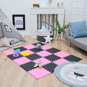LittleTom Puzzlematte, 18-teilig, schwarz & pink, als Spielteppich im Kinderzimmer.