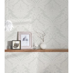 Helle, weiße Barock Vliestapete mit floralen Ornamenten für Wohn- und Schlafzimmer.