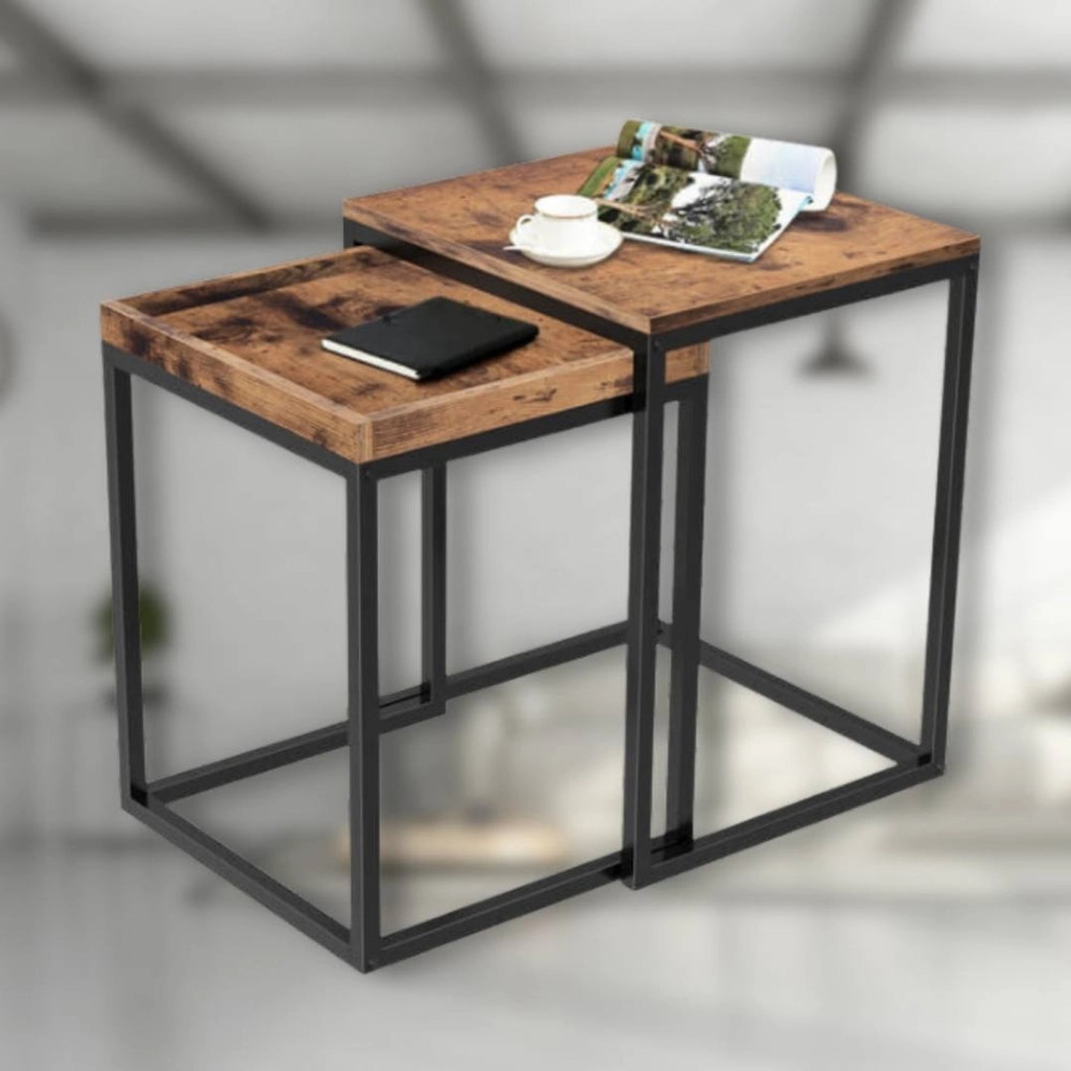 2er Set Couchtische Lannies im Industrie-Stil mit Holzoptik und schwarzem Metallgestell.