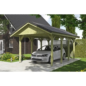 Satteldach-Carport Wallgau aus Holz mit Dachlattung und geparktem PKW.