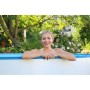 Frau im Summer Fun Stahlwand Pool Ferrara Oval, 525x320x120 cm, im Garten.