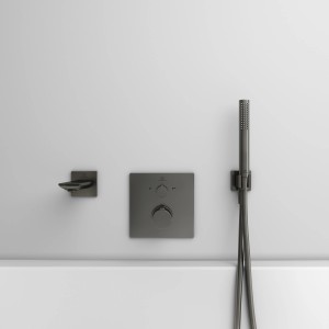 Ideal Standard Brausehalter Idealrain Atelier eckig in Magnetic Grey mit Handbrause und Armatur.