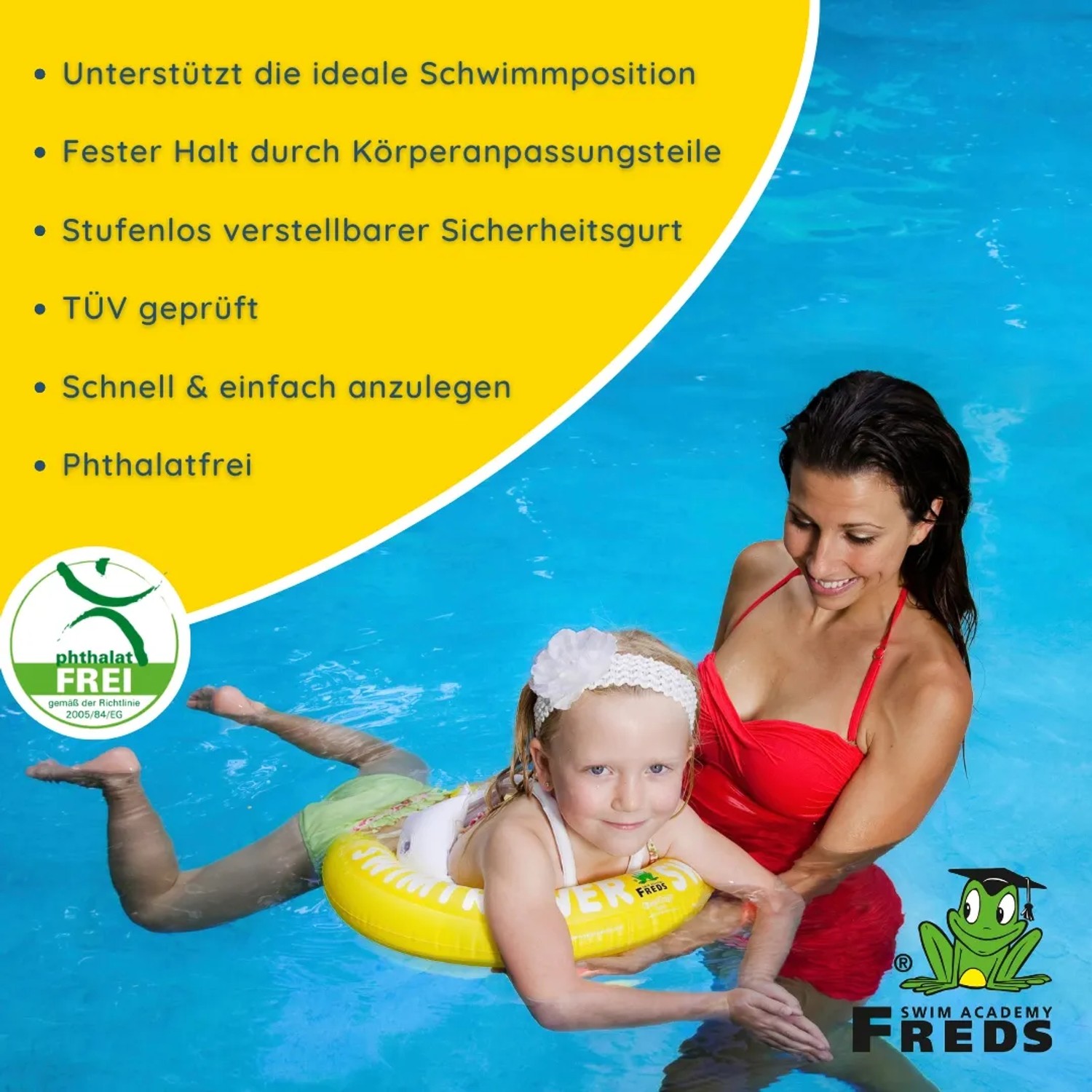Kind mit Freds Swim Academy Schwimmreifen Classic Gelb im Wasser, unterstützt von einer Frau.