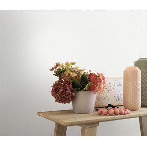 Weiße Erismann Vliestapete Uni, Guido Maria Kretschmer Fashion for Walls, mit leichter Struktur.