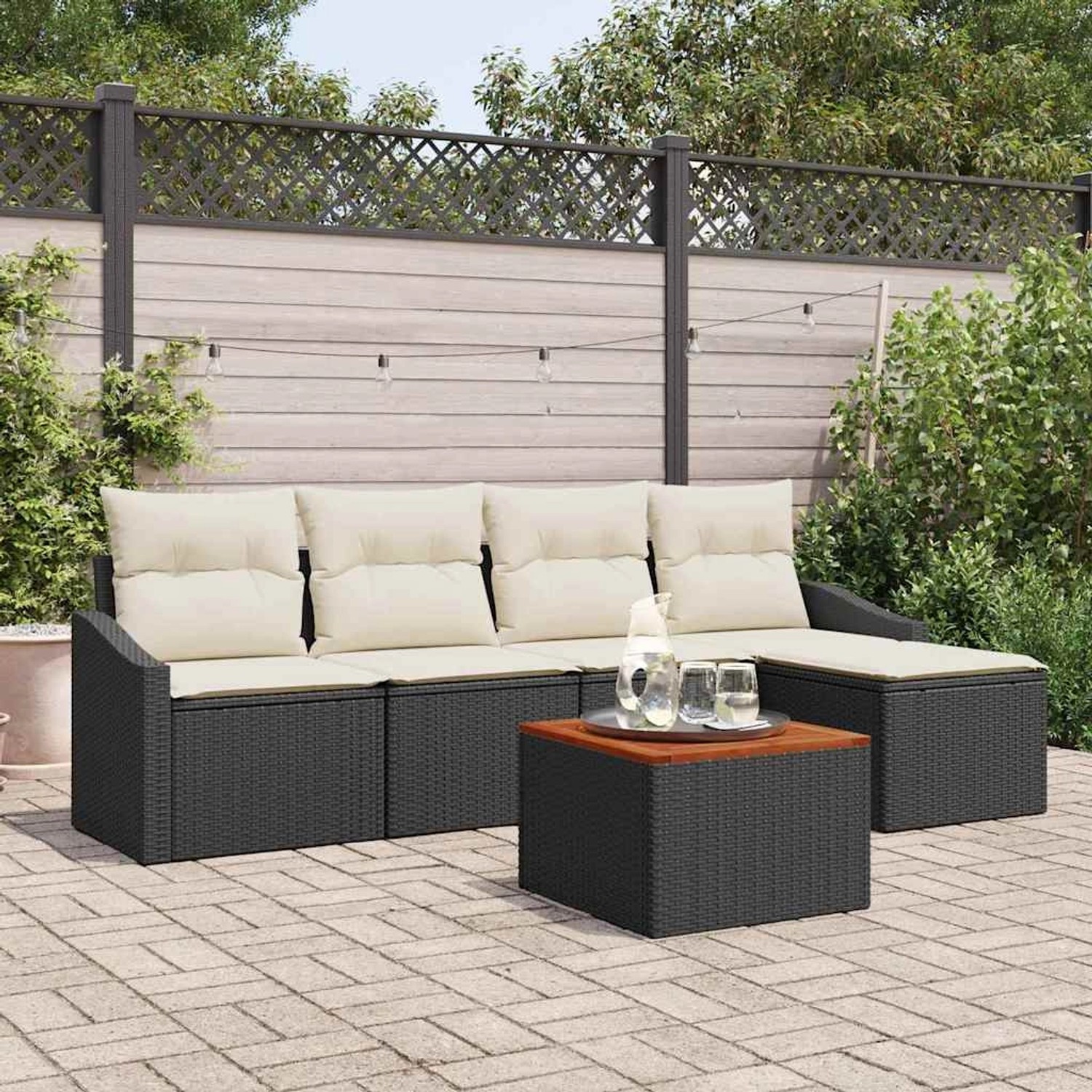 Schwarzes Garten-Sofa-Set (6-tlg.) von vidaXL mit Tisch und weißen Auflagen für den Außenbereich.