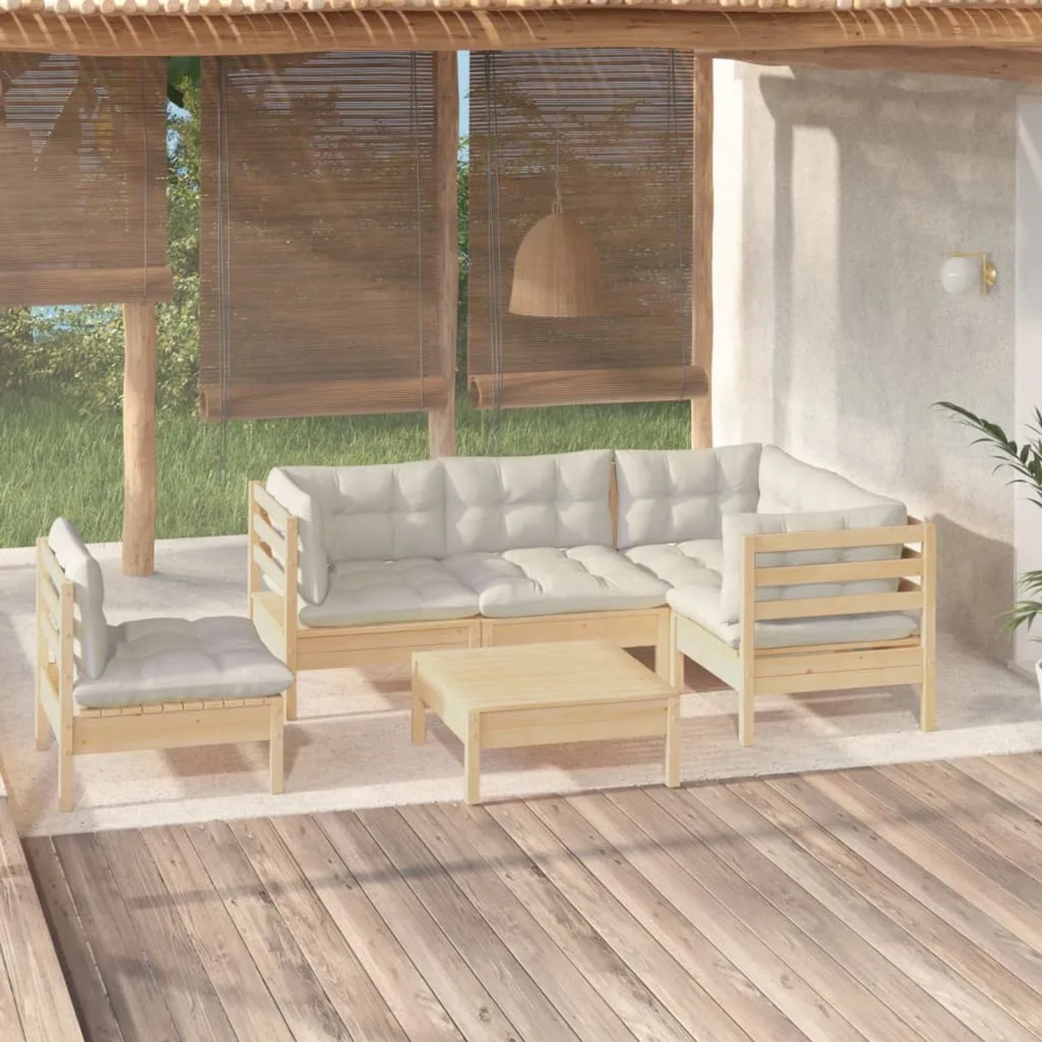 6-tlg. Gartenlounge-Set aus Kiefernholz mit cremefarbenen Kissen.