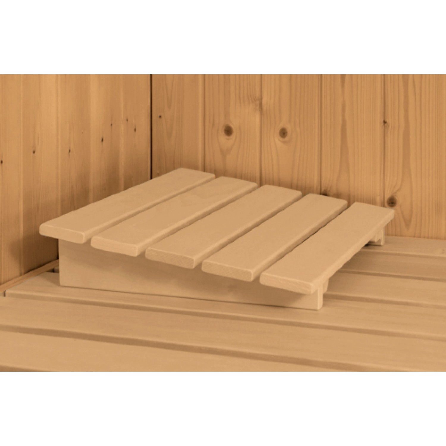 Detailaufnahme einer Saunabank aus hellem Holz in einer Karibu Sauna.