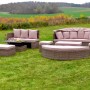 Merxx Riva-Insel mit Erweiterung: Lounge-Gartenmöbel mit Tisch, Bänken und Liegefläche im Garten.