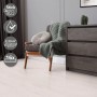 Verlegter, selbstklebender Vinylboden ML-Design in Weiß Eiche Optik im Wohnraum.