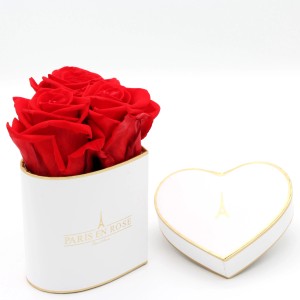 Rosenbox Herz, weiße Box mit 3 roten Rosen. Romantischer Blumenstrauß.