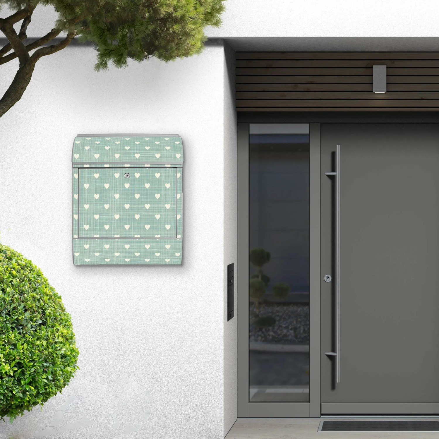 Banjado Design Briefkasten, silber pulverbeschichtet mit Herzmuster und Zeitungsfach.