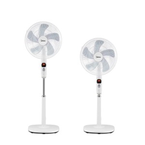 Zwei weiße Midea Standventilatoren FS40-16CR mit LED-Display.