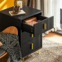 Schwarzer SoBuy Nachttisch FBT115-L-SCH mit 3 Schubladen und goldenen Griffen.