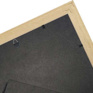 Rückseite des braunen Bilderrahmens aus Massivholz im Antik-Stil mit Aufhänger.