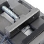 Nahaufnahme eines robusten Maschinenschraubstocks aus Gusseisen mit 100mm Spannweite für Werkstatt und Tischbohrmaschine.