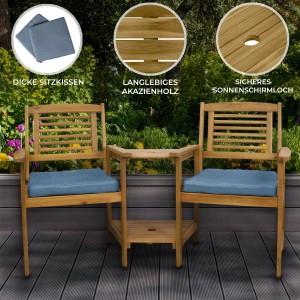 Monstershop Gartenbank Loveseat aus Akazienholz mit Tisch und grauen Kissen.