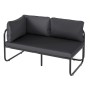 Graues 2-Sitzer Garten Lounge Sofa mit schwarzem Metallrahmen und dicken Kissen für Outdoor.