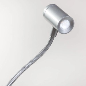 Silbergraue LED Bettleuchte mit flexiblem Schwanenhals als Nachttischlampe.