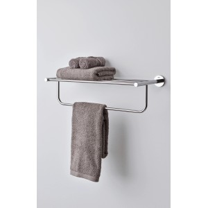 Grohe Multi-Badetuchhalter Bau Cosmopolitan Chrom mit Handtüchern an der Wand.