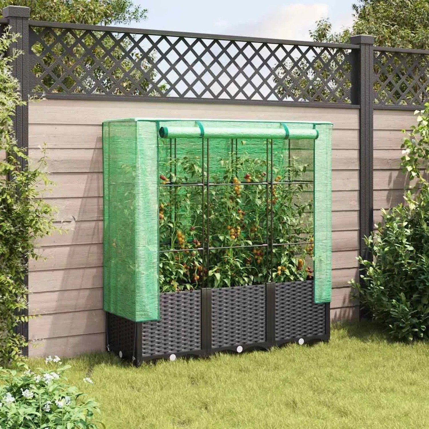 vidaXL Hochbeet mit Gewächshaus-Aufsatz in Rattan-Optik, 120x40x138 cm, im Garten.