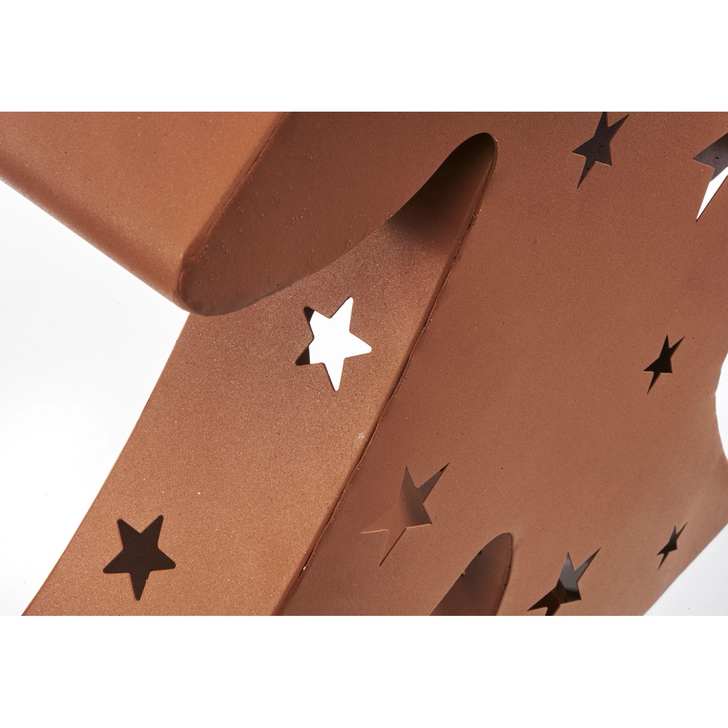 Detailaufnahme: Kobolo Kerzenhalter CHRISTMAS, Metall Rostoptik, Sterne. Weihnachtsdekoration.