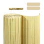 Beige PVC Sichtschutzmatte, aufgerollt, mit Befestigungsclips und Schnüren. Ideal für Balkon, Garten, Terrasse.