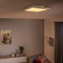 Eckige Philips Hue LED Deckenleuchte Aurelle White Ambiance, 60x60 cm, in Wohnraum montiert.