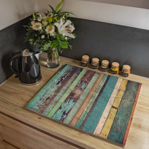 Bunte 2-teilige Glas Herdabdeckplatte mit Bretterwand Motiv, 30x52cm.