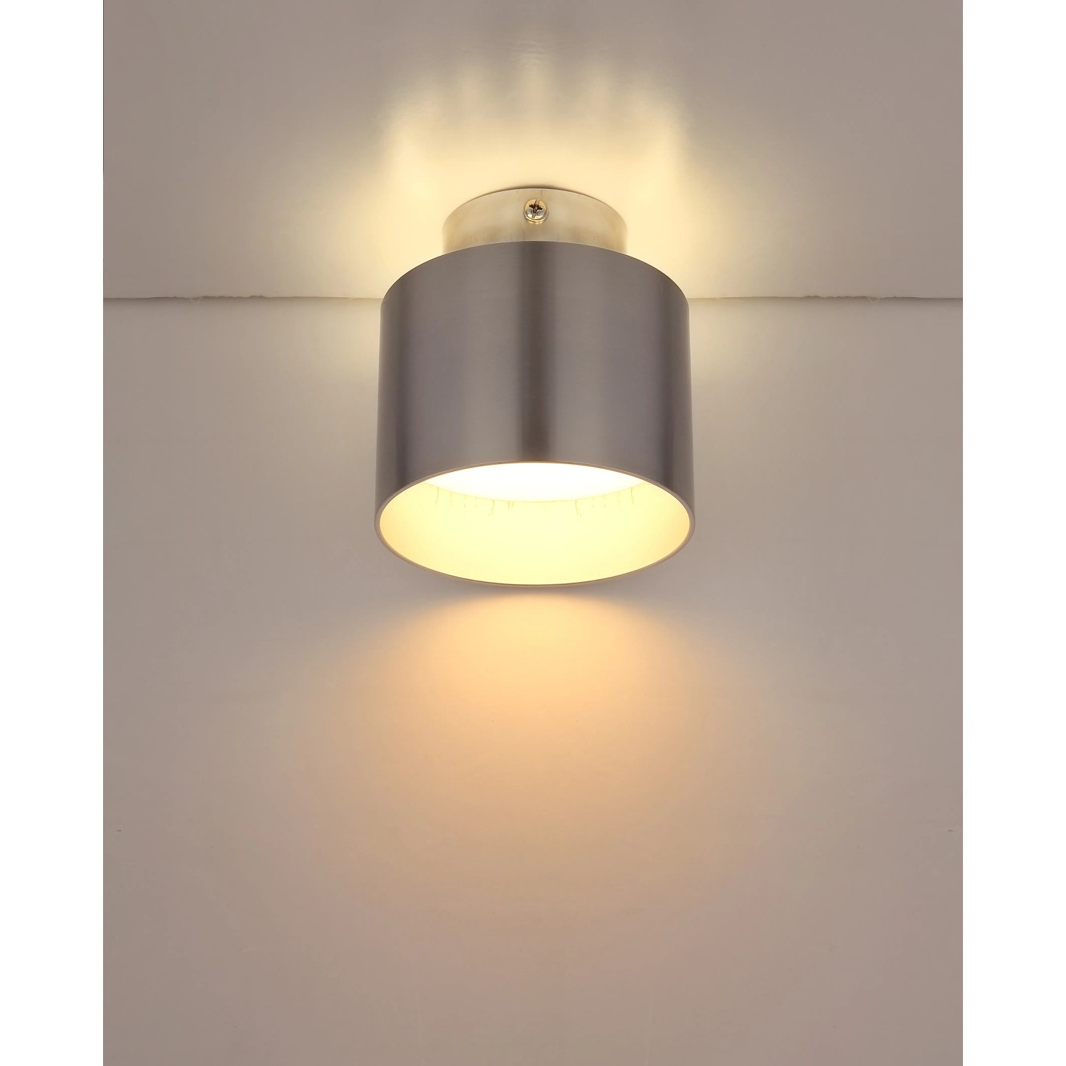 Moderne LED-Deckenleuchte Jenny von Globo in Aluminium-Nickel Optik.