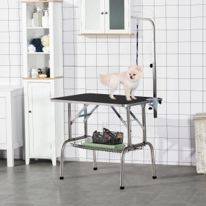 PawHut Trimmtisch, klappbar und höhenverstellbar, mit Korb. Hund steht auf dem Tisch.