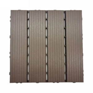 Braune Floordirekt Klickfliese Majestic 30x30 cm aus Polypropylen mit Holzoptik für Terrasse und Balkon.